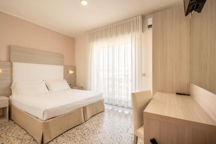 Hotel Atenea Caorle Buitenkant foto