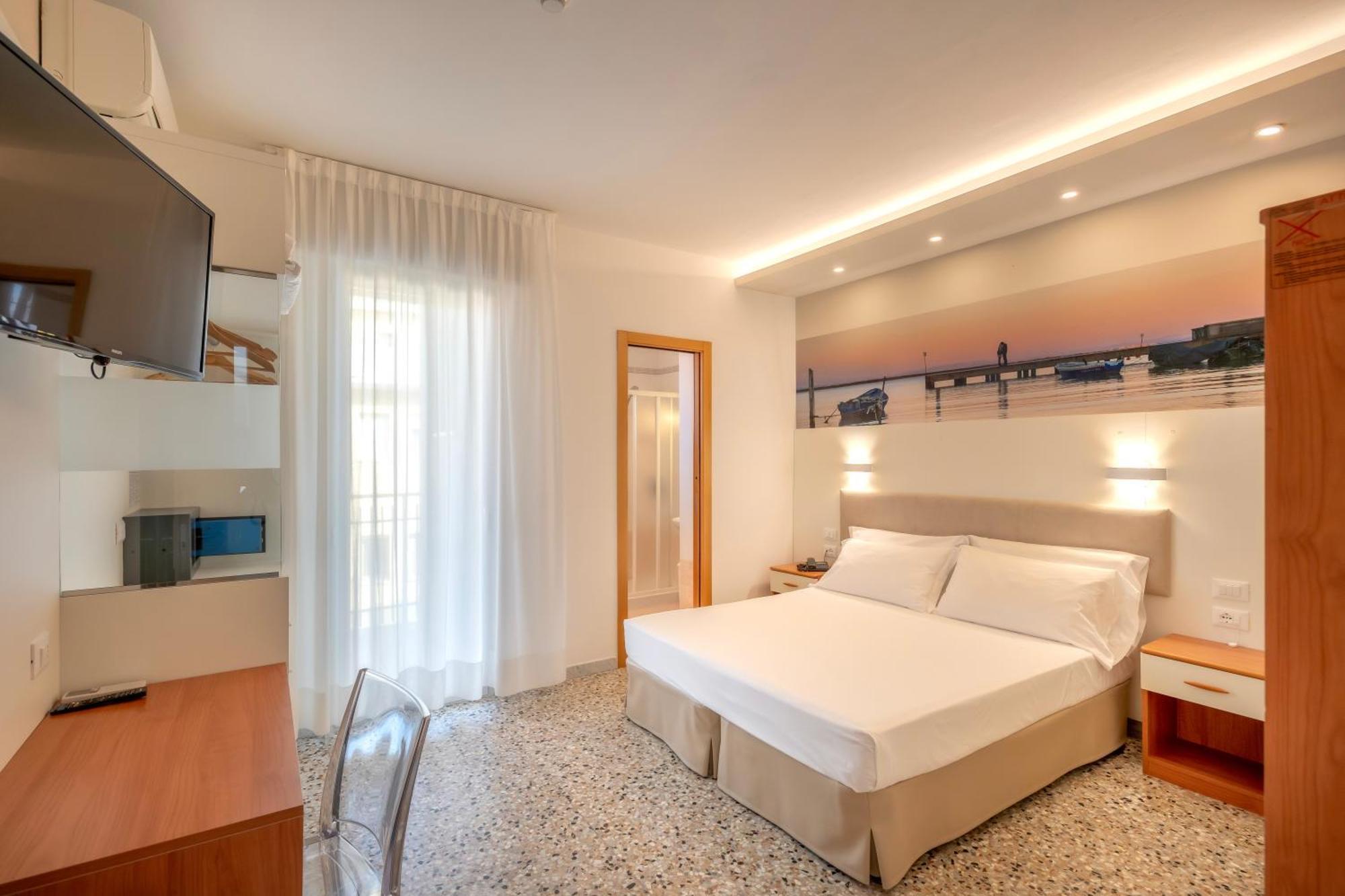 Hotel Atenea Caorle Buitenkant foto