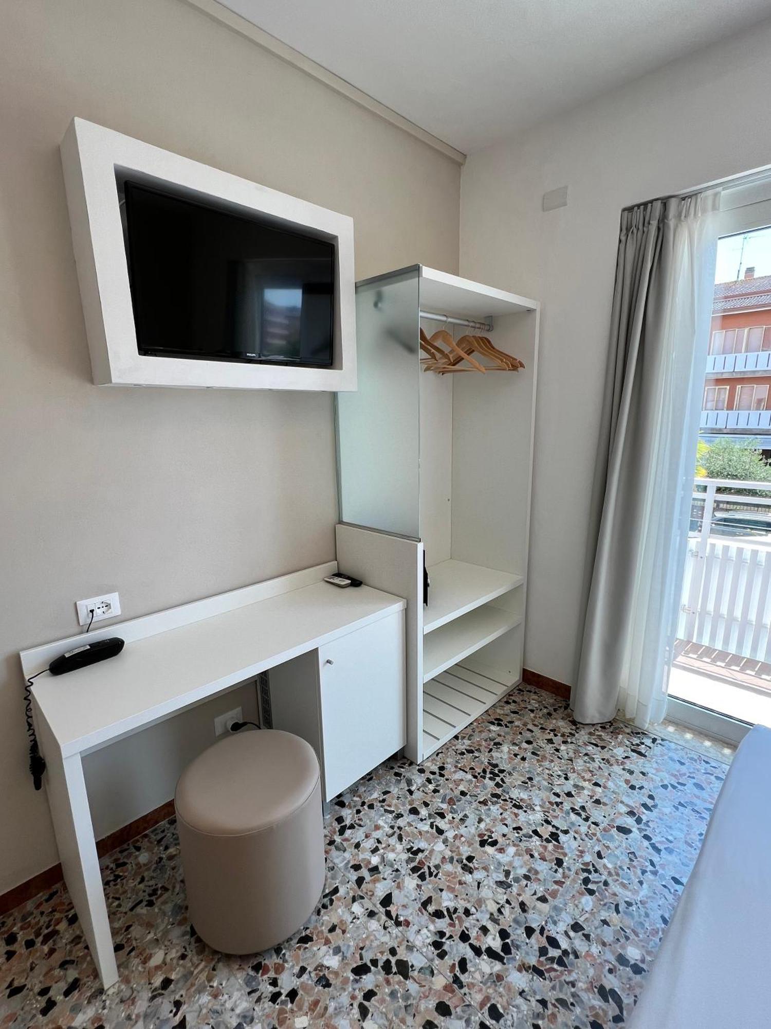 Hotel Atenea Caorle Buitenkant foto