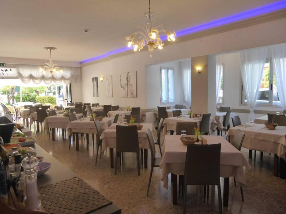 Hotel Atenea Caorle Buitenkant foto