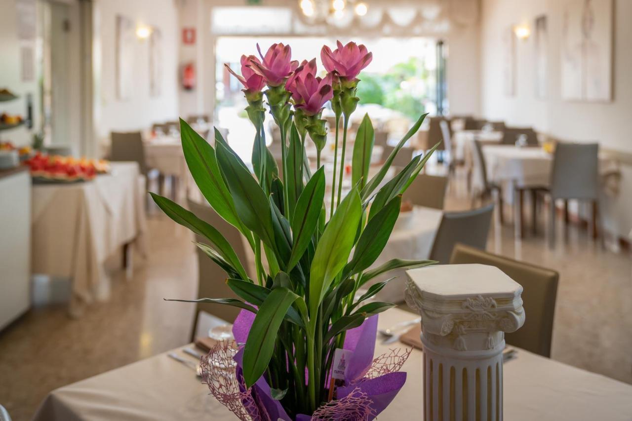 Hotel Atenea Caorle Buitenkant foto