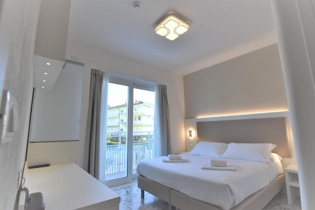 Hotel Atenea Caorle Buitenkant foto